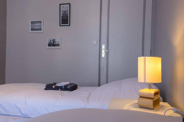 Apartamento entero, Cuádruple-Familiar-Baño en la habitacion-Vista a la Ciudad in San Quintín (Aisne), Aisne