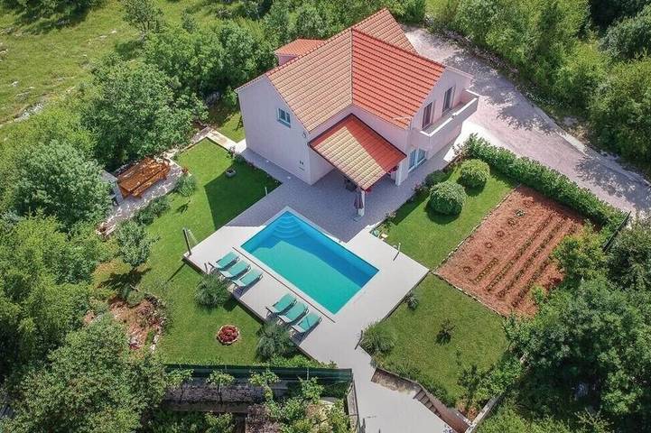 Villa für 8 Personen, mit Whirlpool und Garten sowie Balkon - 1