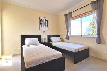 Villa for 9 People in Portimão, Faro District, Photo 4