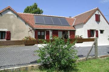 Gîte pour 6 personnes, avec jardin, animaux acceptés à Dompierre-sur-Besbre