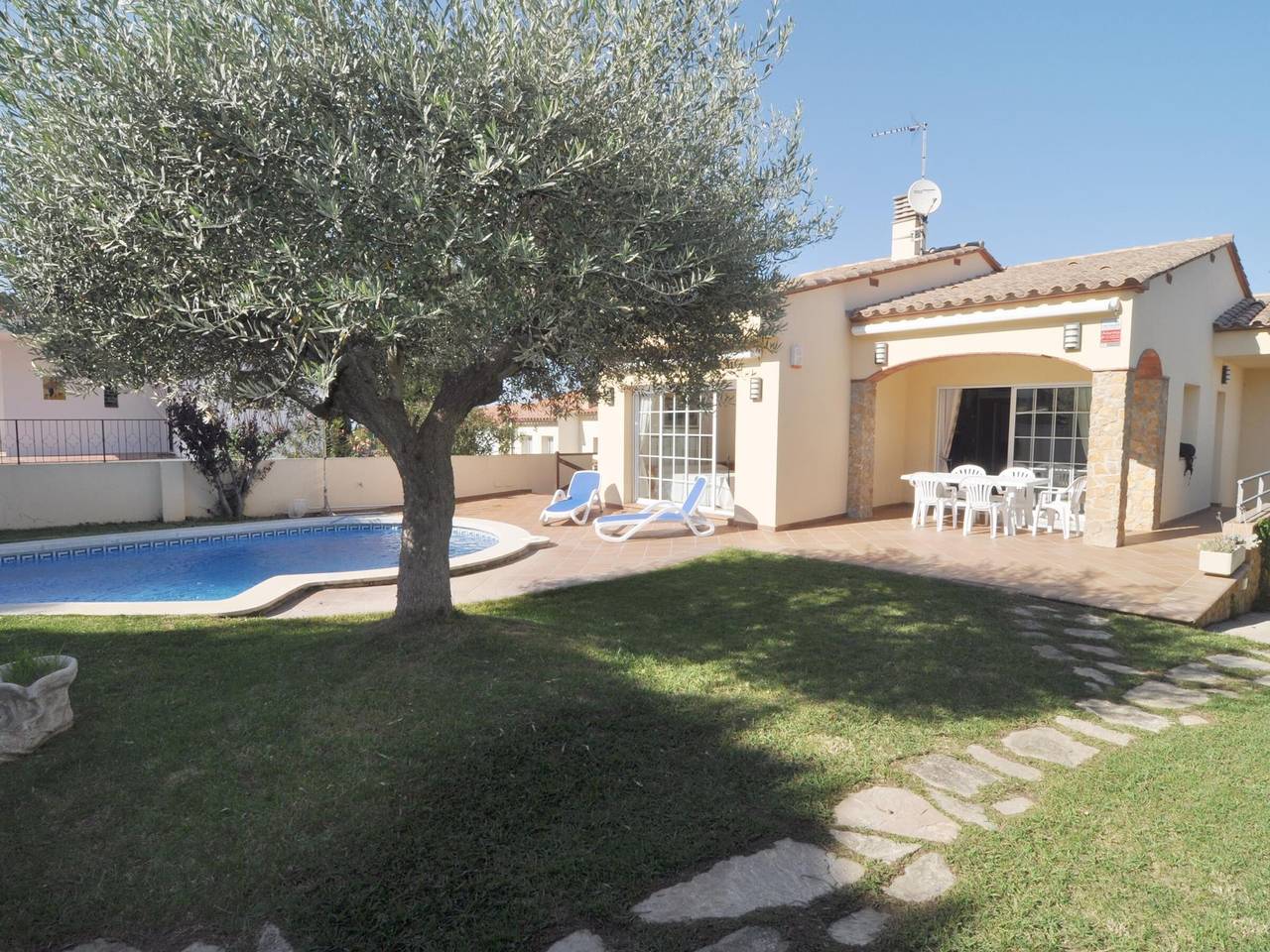 Spacious house with garden and private pool in L'Escala in L'Escala, Upper Empordà