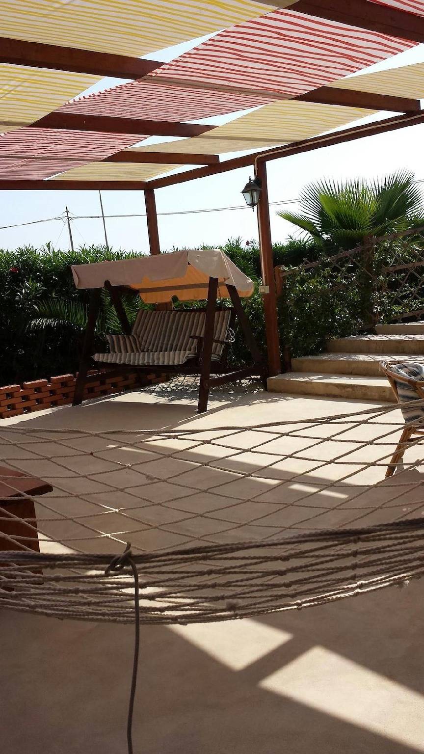 Entire holiday apartment, Geräumige Ferienwohnung in Strandnähe mit großzügigem Außenbereich und Meerblick in Santa Maria del Focallo, Ispica