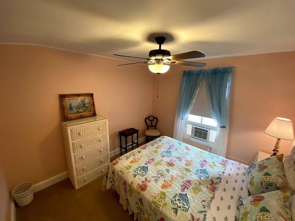 Ganze Wohnung, Ocean Views, seconds to the beach, and a 5 minute walk to downtown shopping! in Cape May, Cape May County