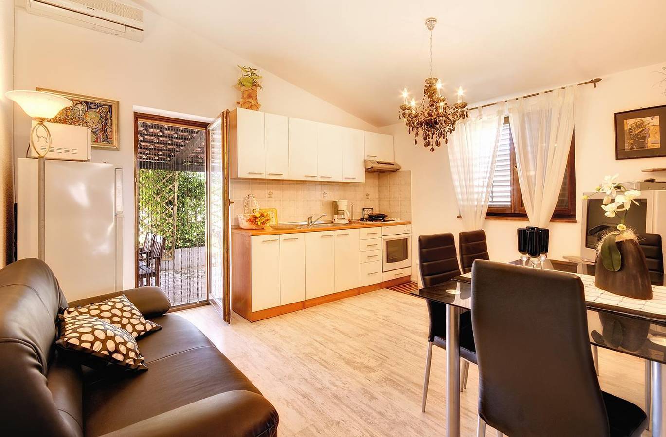 Ganze Wohnung, Ferienwohnung mit Außenpool, Klimaanlage, Wlan und Grillanlage in Pula-Medulin, Pula