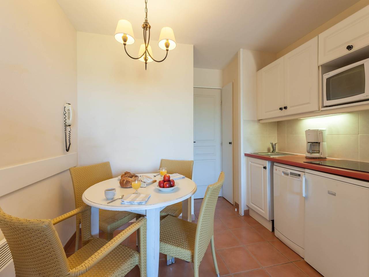 Appartement entier, Escapade en bord de rivière pour 4 personnes in Mallemort, Région d'Arles