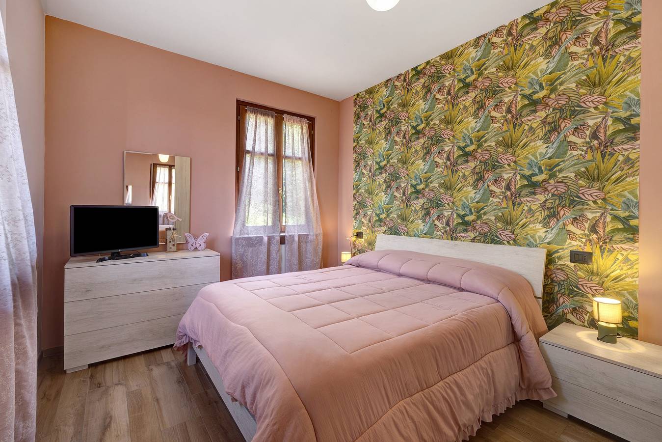 Appartamento intero, Appartamento 'Fiori' con vista sulle montagne, piscina e giardino in comune in Dogliani, Langhe