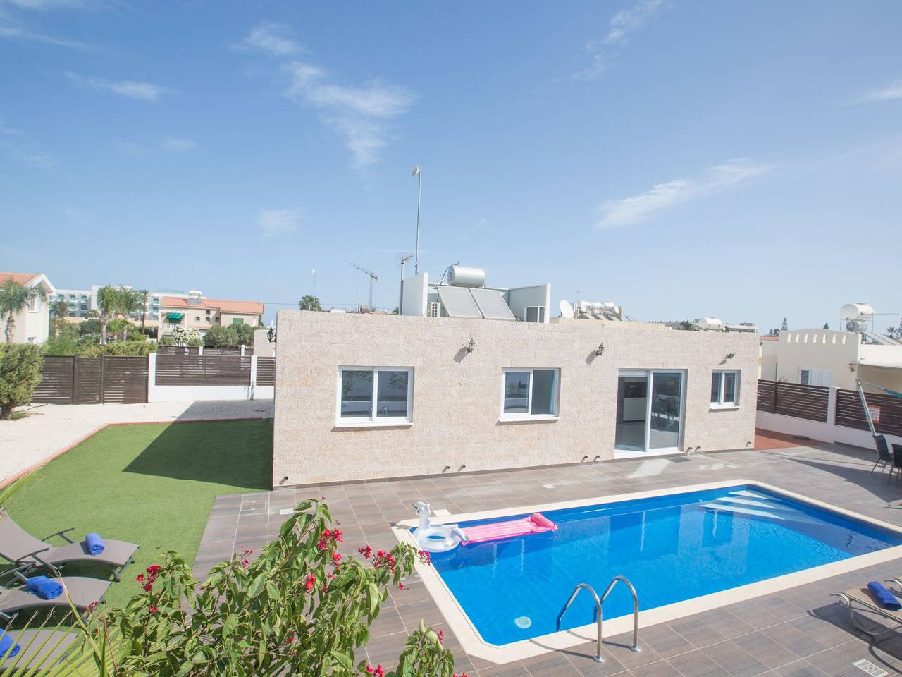 3 Schlafzimmer Villa mit Pool in Protaras Zentrum in Protaras, Südzypern