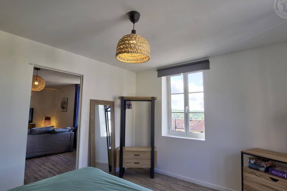 Appartement entier, Appartement Authentique et Confortable avec Wifi, Parking Gratuit et Cuisine Équipée à Saint-Galmier in Saint-Galmier, Montbrison