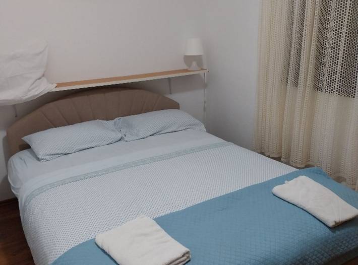 Ganze Wohnung, Ferienwohnung für 4 Personen mit Balkon in Jablanac, Naturpark Velebit