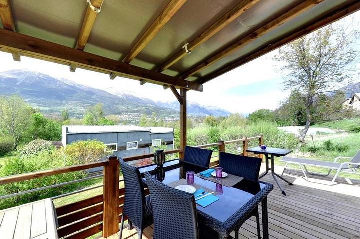 Location de vacances pour 3 personnes, avec piscine ainsi que jardin et vue à Baratier - 2