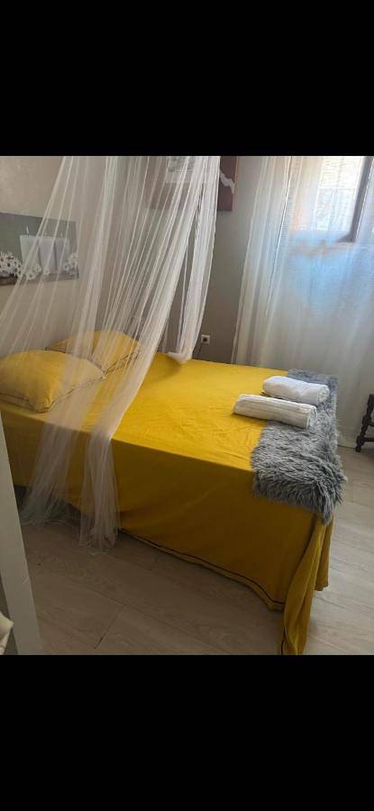 Gîte pour 4 personnes, avec Balcon et Vue dans Theatre Moliere Scene Nationale