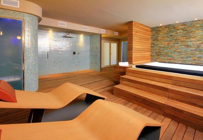 Apartamento para 4 personas, con Jacuzzi y Terraza además de Sauna y Vistas en Valderrobres