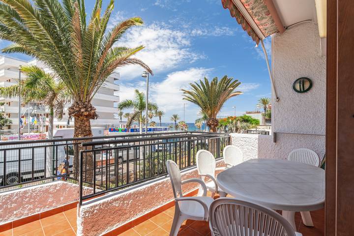 Hel lejlighed, Vacation Apartment 'Apto Veracruz' with Shared Pool, Private Terrace and Wi-Fi in Playa de Troya, Adeje