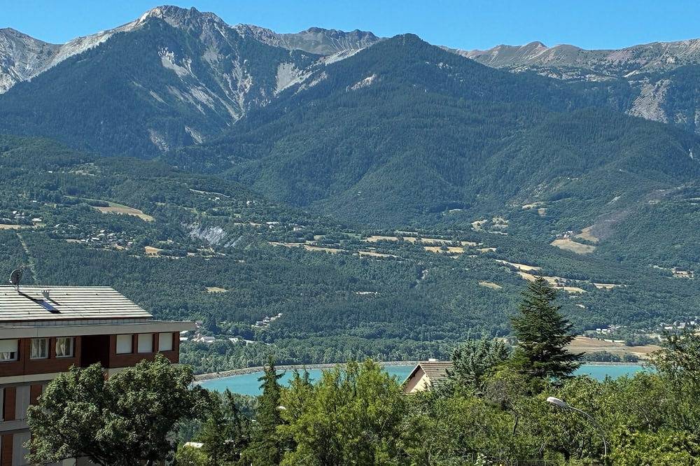 Entire apartment, T2 apartment Come and recharge your batteries in a quiet, leafy setting in Embrun, Écrins National Park