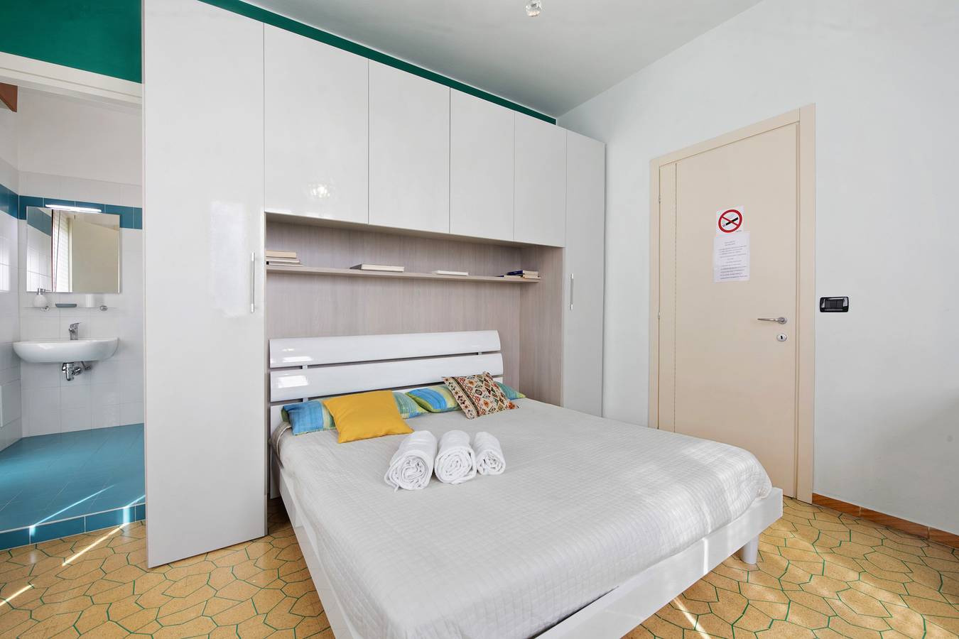 Zimmer 'Swan Matrimoniale Green' mit Gemeinschaftspool, Wi-Fi und Klimaanlage in Manerba del Garda, Gardasee-Berge