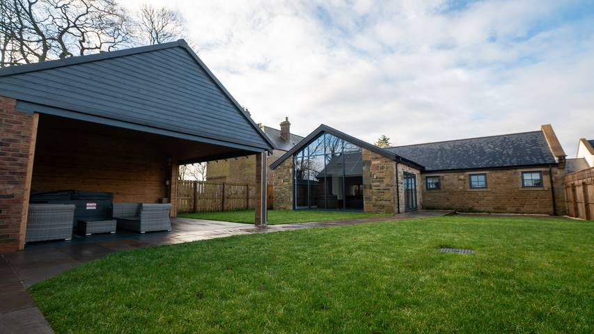 Holiday home for 6 people, with garden and hot tub, child-friendly in Northumberland