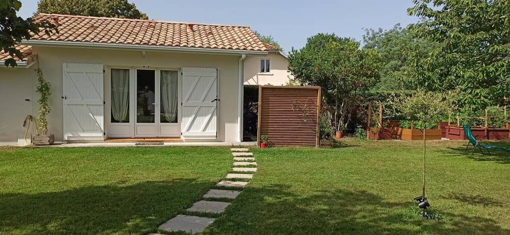 Appartement de vacances pour 2 personnes, avec vue ainsi que terrasse et jardin
