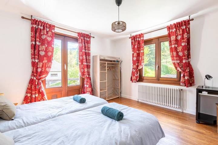 Gîte pour 6 personnes, avec vue et balcon à Magland - 4