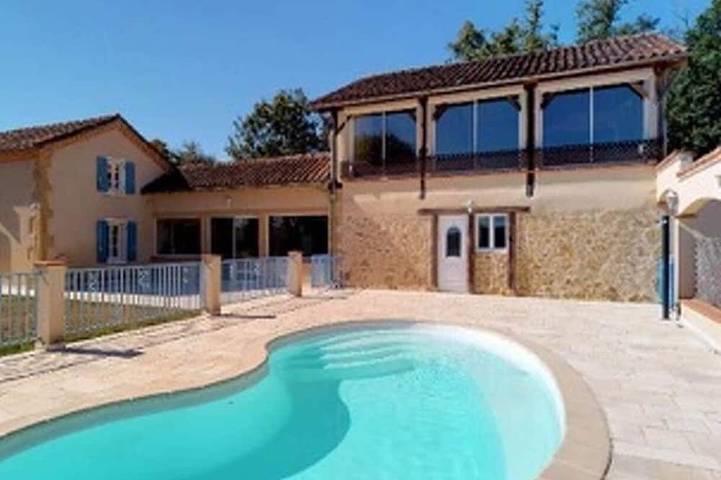 Gîte pour 15 personnes dans Loubersan