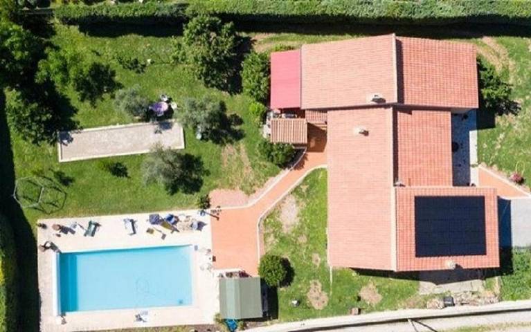 Gîte pour 4 personnes, avec Terrasse ainsi que Jardin et Piscine à Gonfaron