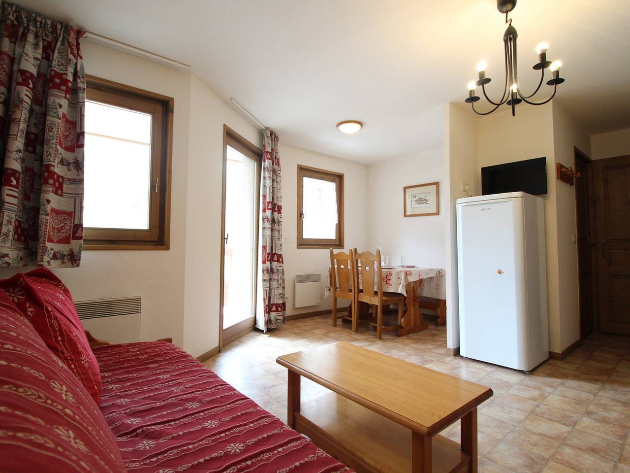 Apartamento entero, Apartamento acogedor para 4 personas en las pistas con balcón y parking in Lanslebourg-Mont-Cenis, Región de Saint-Jean-de-Maurienne