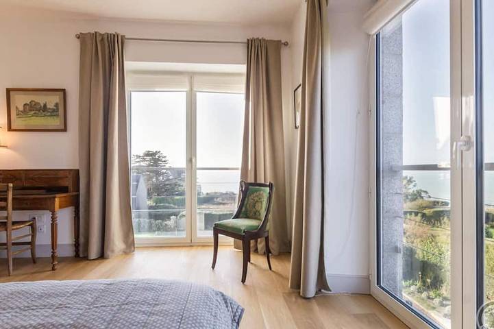 Gîte pour 8 personnes, avec jardin à Carolles - 2