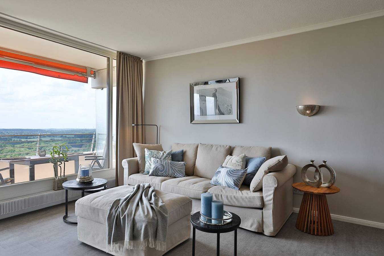 Entire apartment, Luxuriöse 2-Zimmer-Ferienwohnung mit Balkon und Meerblick am Timmendorfer Strand in Timmendorfer Strand, East Holstein