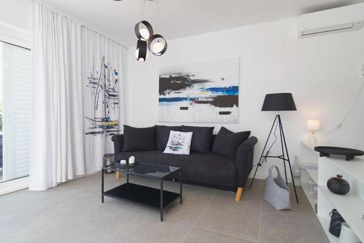 Villa pour 4 personnes, avec Balcon et Jacuzzi ainsi que Terrasse et Jardin à Punat - 4