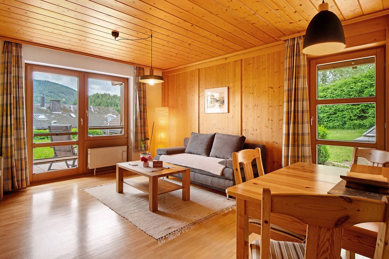Ganze Wohnung, Ferienwohnung Ahorn" mit Bergblick, privater Terrasse und Wlan in Bernau im Schwarzwald, Südschwarzwald