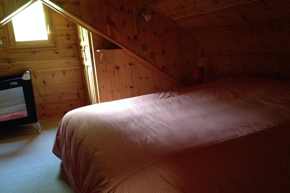 Très beau chalet spacieux, confortable bien orienté, plein sud avec jardin. in Abriès-Ristolas, Queyras