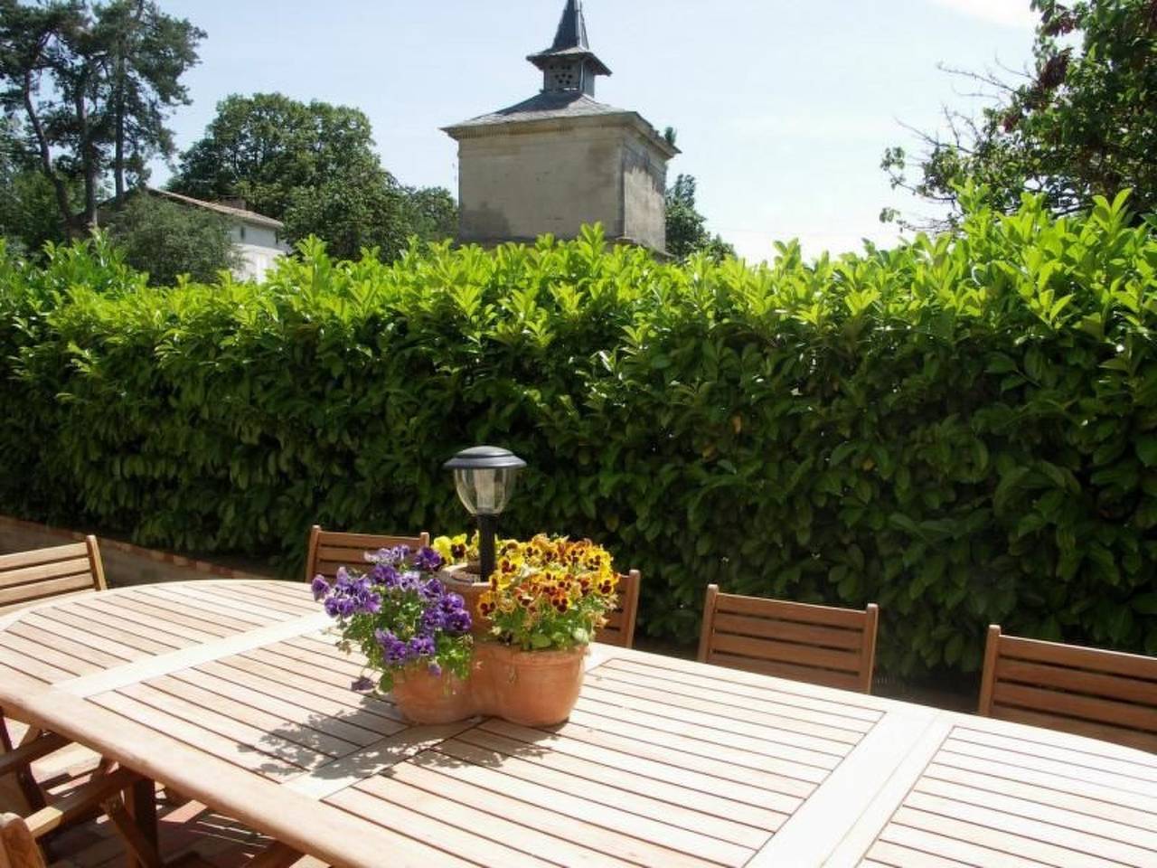 Appartement entier, Charmant appartement avec piscine et jardin, à 1,5 km du centre-ville de Labruguière in Labruguière, Région de Castres