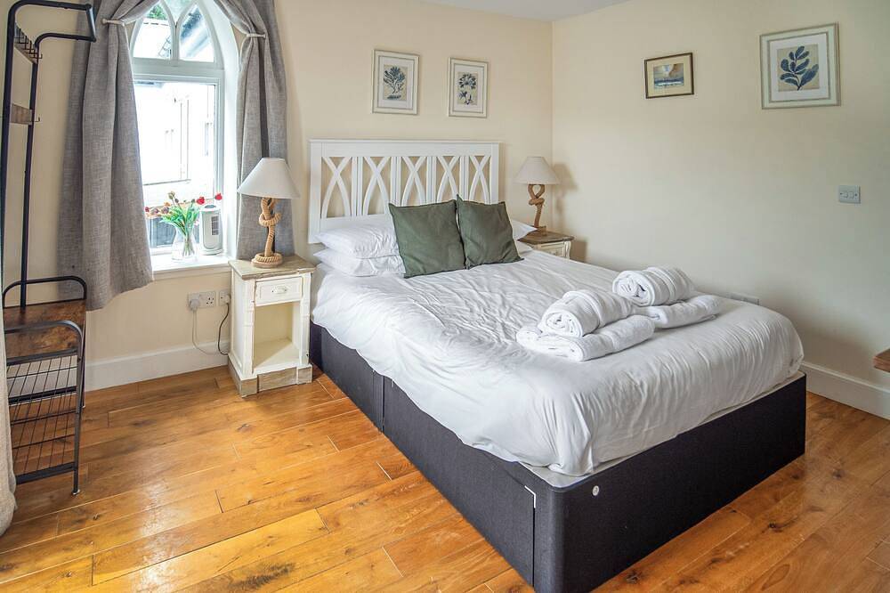 5 bedroom accommodation in Fearnan, near Aberfeldy in Loch Tay, Perthshire