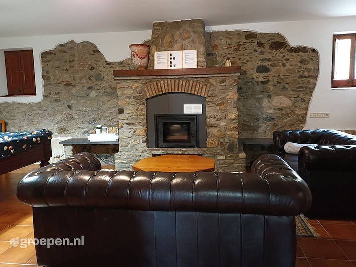 Location de vacances pour 19 personnes, avec piscine ainsi que terrasse et balcon/terrasse à Garriguella - 2