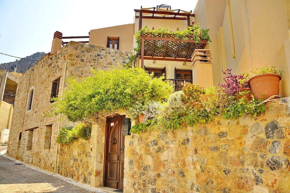 Beautiful Villa located in  traditional part of Piskopiano village/hersonissos in Koutouloufari, Iraklio-Heraklio region
