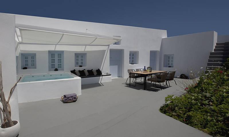 Location de vacances pour 6 personnes, avec Balcon et Jacuzzi ainsi que Terrasse et Jardin à Megalochori