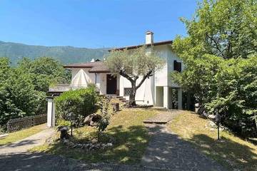 Gîte pour 5 personnes, avec jardin et balcon, animaux acceptés à Polcenigo