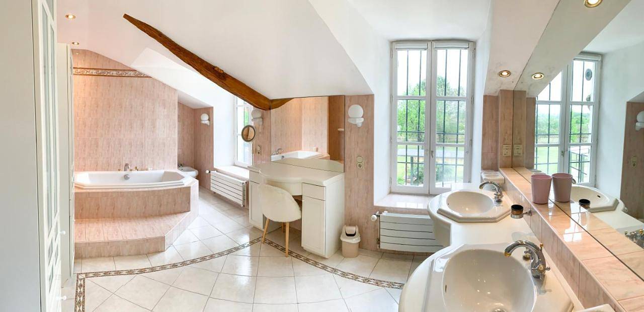 Family Room with Private Bathroom in Bouresse, Vienne (France)