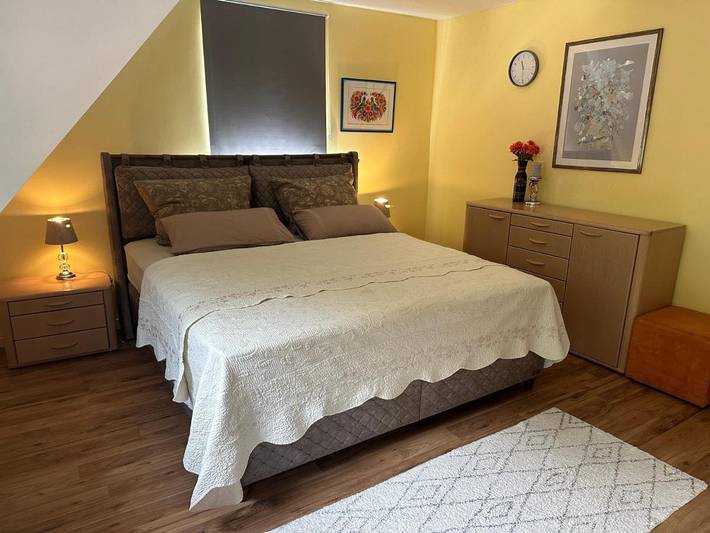 Ferienwohnung für 6 Personen, mit Balkon und Terrasse sowie Garten und Ausblick in Loßburg