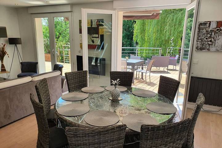 Location de vacances pour 8 personnes, avec terrasse et jardin, animaux acceptés à Martin-Église