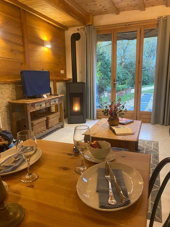 Maison de campagne pour 2 personnes, avec jacuzzi ainsi que piscine et jardin à Biron - 4