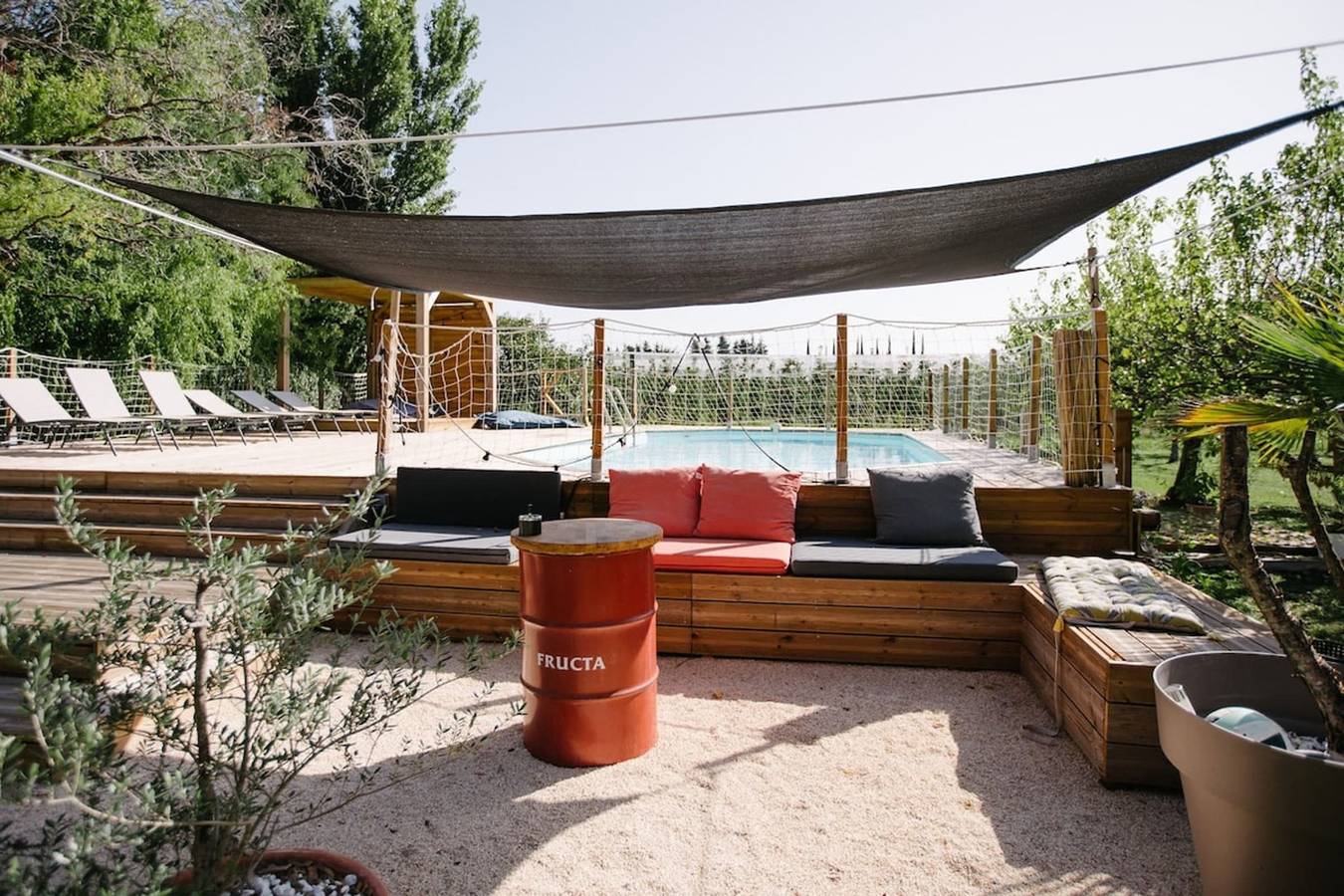 84B5 - Hibiscus, suite in an 18th century Provencal farmhouse in Althen-des-Paluds, Vaucluse