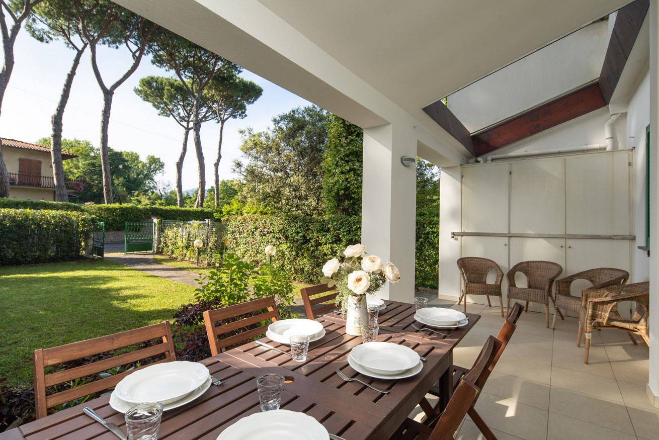 Casina Simonetta by Mmega in Forte dei Marmi, Riviera Toscana