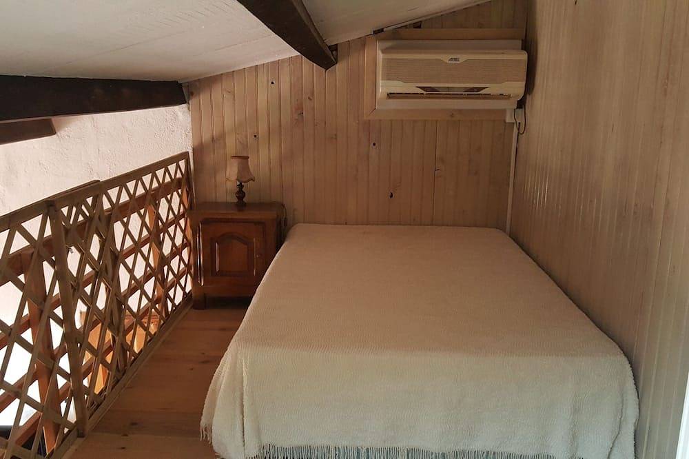 Sagone sheepfold-style house 180° sea view in Sagone, Vico