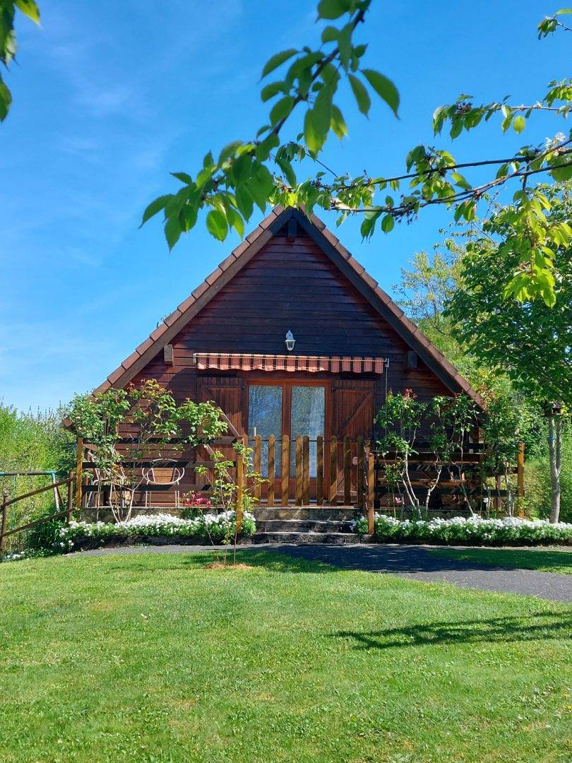 La petite maison en bois au sud de Sarlat in Vézac, Périgord Noir