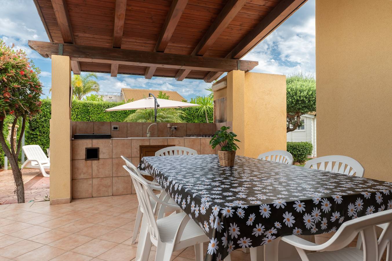 Villa Tiffany con terrazza privata, Wi-Fi e aria condizionata, vista giardino in Piana Calzata, Provincia di Palermo
