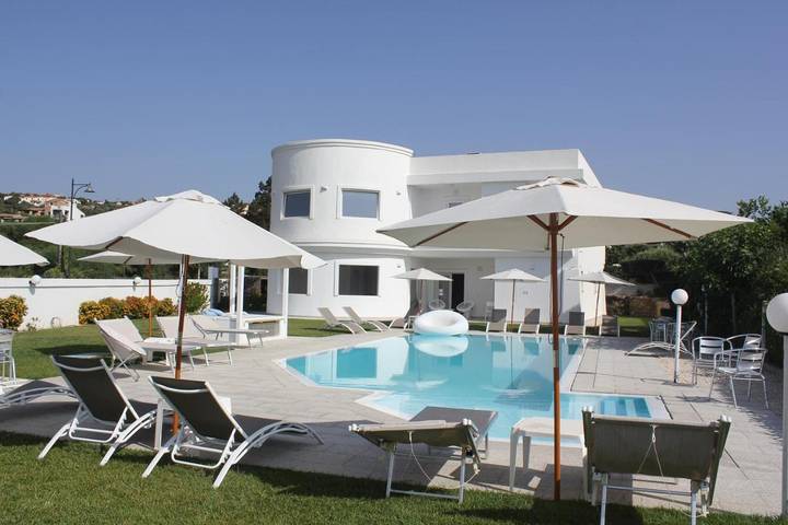 Maison d’hôte pour 26 personnes, avec Jardin et Piscine dans Olbia - 4