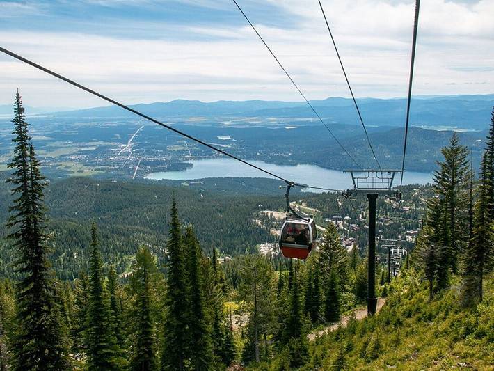 Log cabin for 8 people, with balcony in Glacier National Park