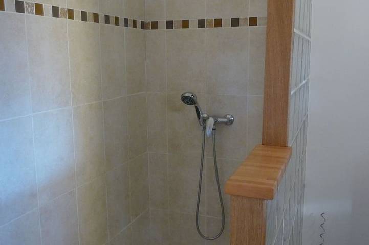 Gîte pour 2 personnes, avec jardin à Nans-les-Pins - 4