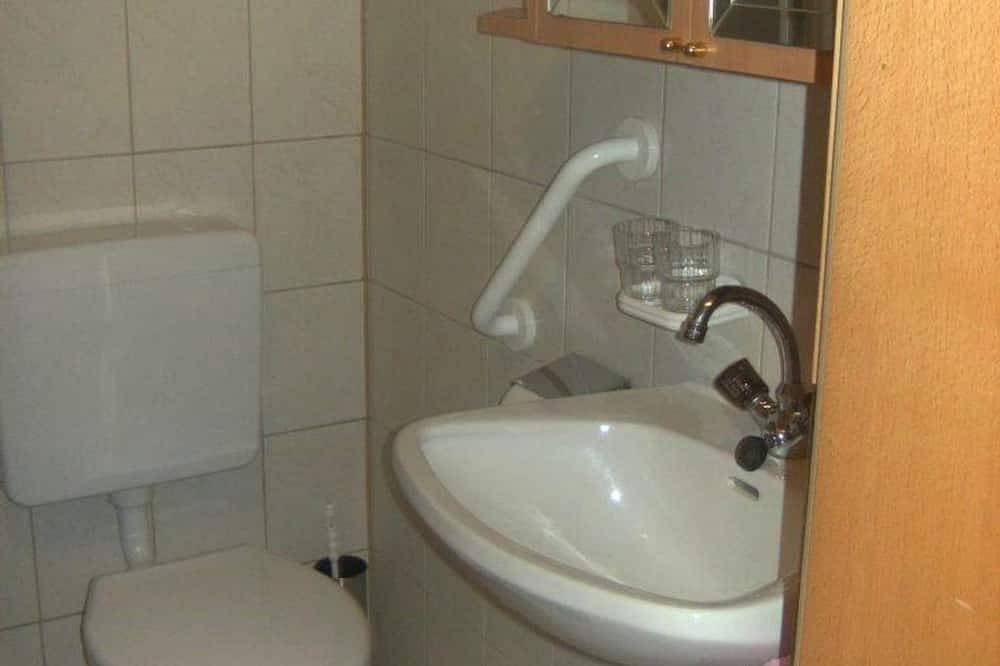 Appartement 1 - 1 Schlafraum/Dusche, Wc, Wohnraum - Pension Gamsjäger - Urlaub in Rottenmanner und Wölzer Tauern, St. Nikolai im Sölktal