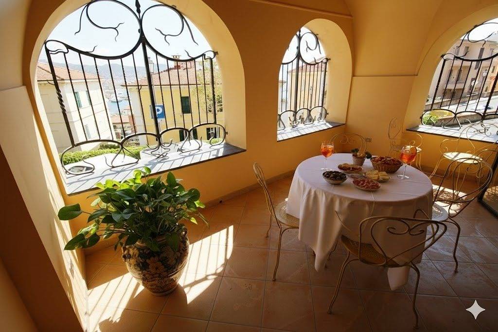 Ganze Wohnung, Wohnung mit Terrasse und Wifi in Imperia | Ap127 in Porto Maurizio, Imperia
